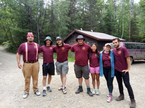 学生巴勃罗·托拉尔的环境正义有限公司urse at the Wilderness Field Station in the Boundary Waters.